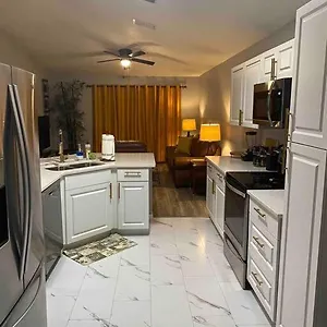 Florida Suburban Oasis ~ Lk Mary/sanford Florida! Holiday home